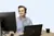 lease adviseur wouter achter bureau op computer